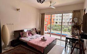 Good Stay Pool View Premium Studio Apartment 206